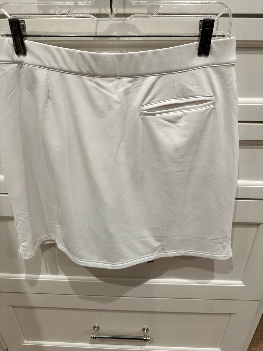 Peter Millar White golf/AthleticSkort with Front Pockets - Picture 2 of 6